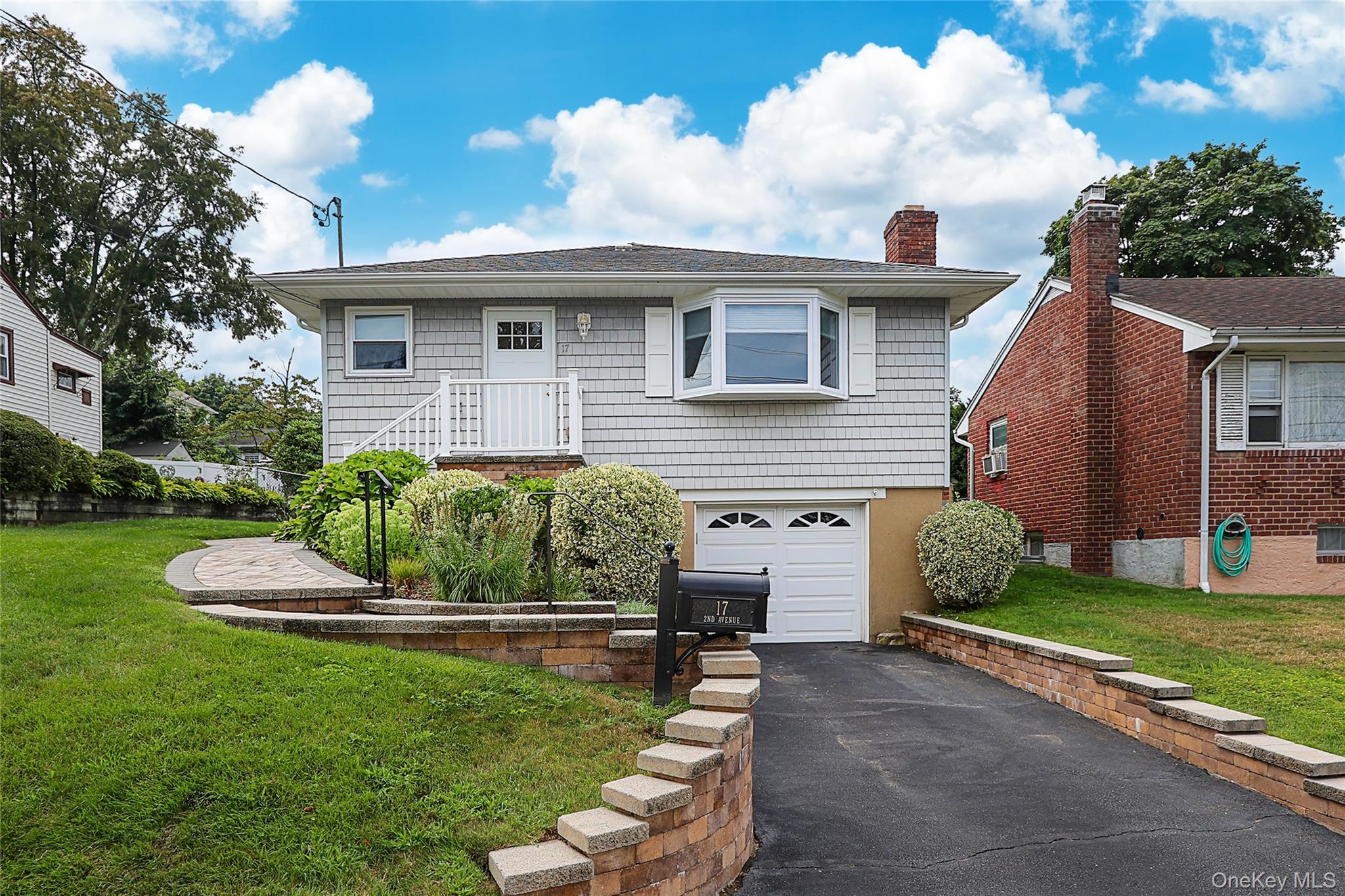 17 2nd Avenue, Locust Valley, NY 11560