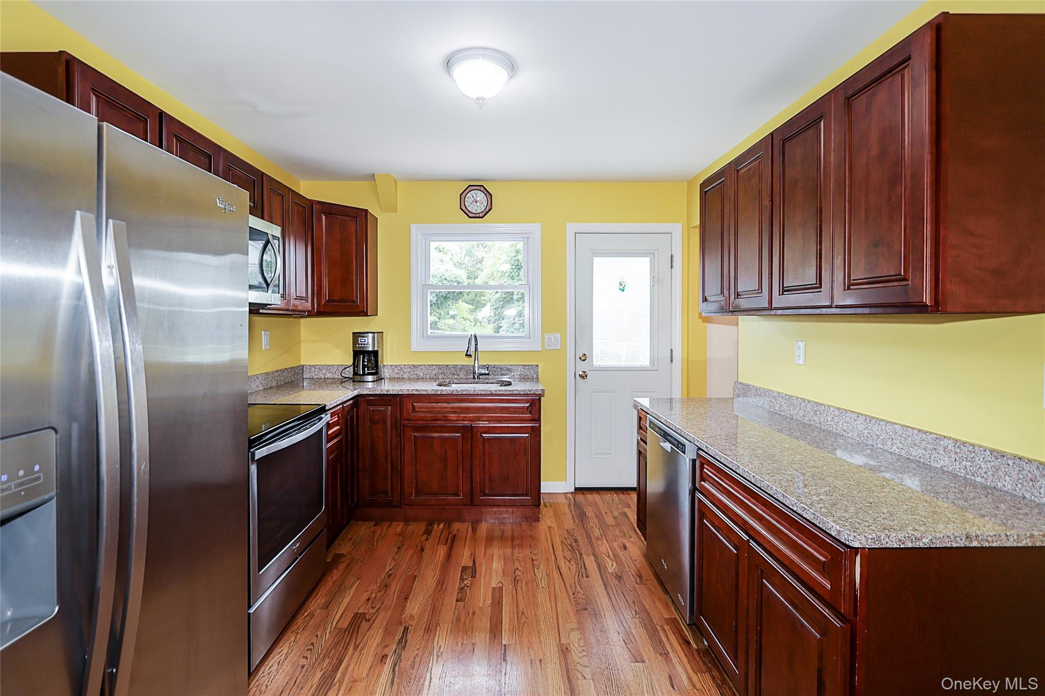 17 2nd Avenue, Locust Valley, NY 11560