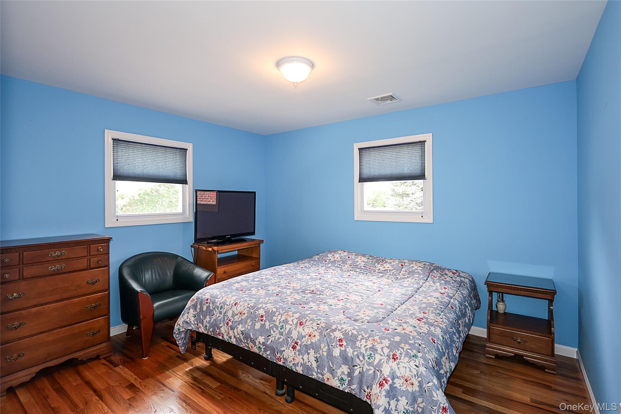 17 2nd Avenue, Locust Valley, NY 11560