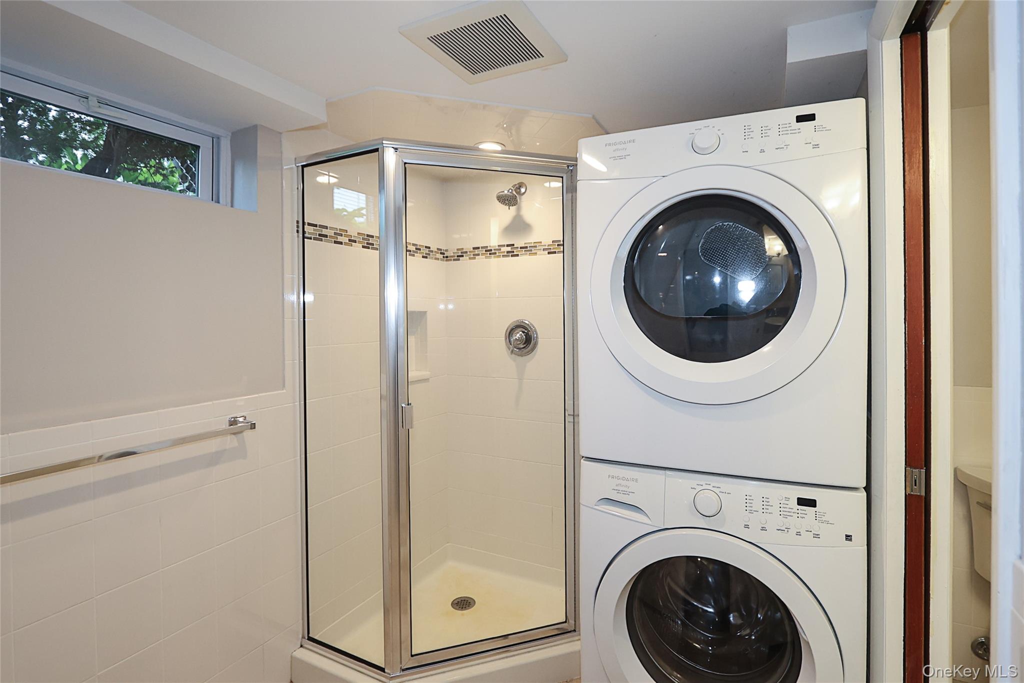 17 2nd Avenue, Locust Valley, NY 11560