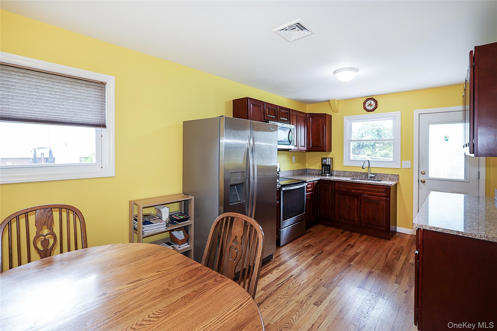 17 2nd Avenue, Locust Valley, NY 11560