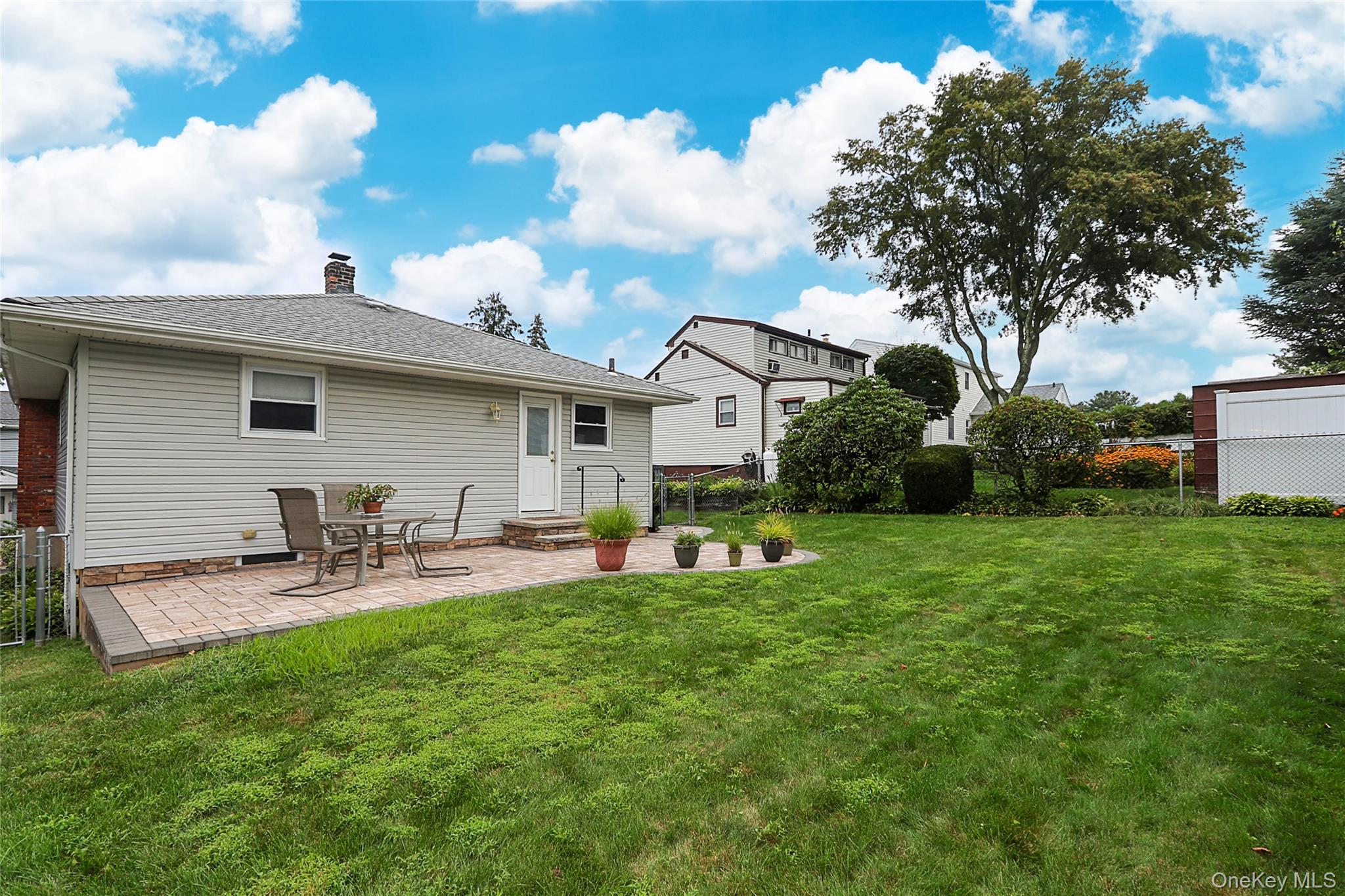 17 2nd Avenue, Locust Valley, NY 11560