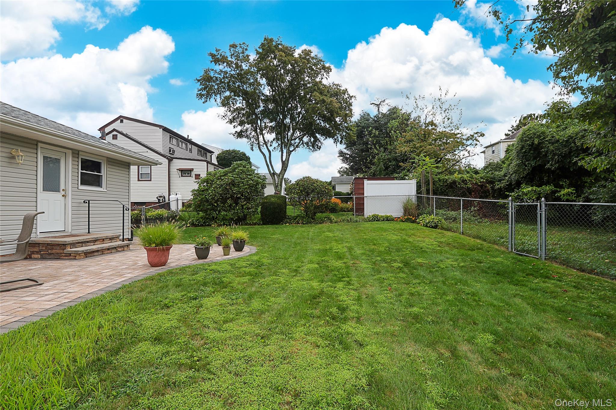 17 2nd Avenue, Locust Valley, NY 11560