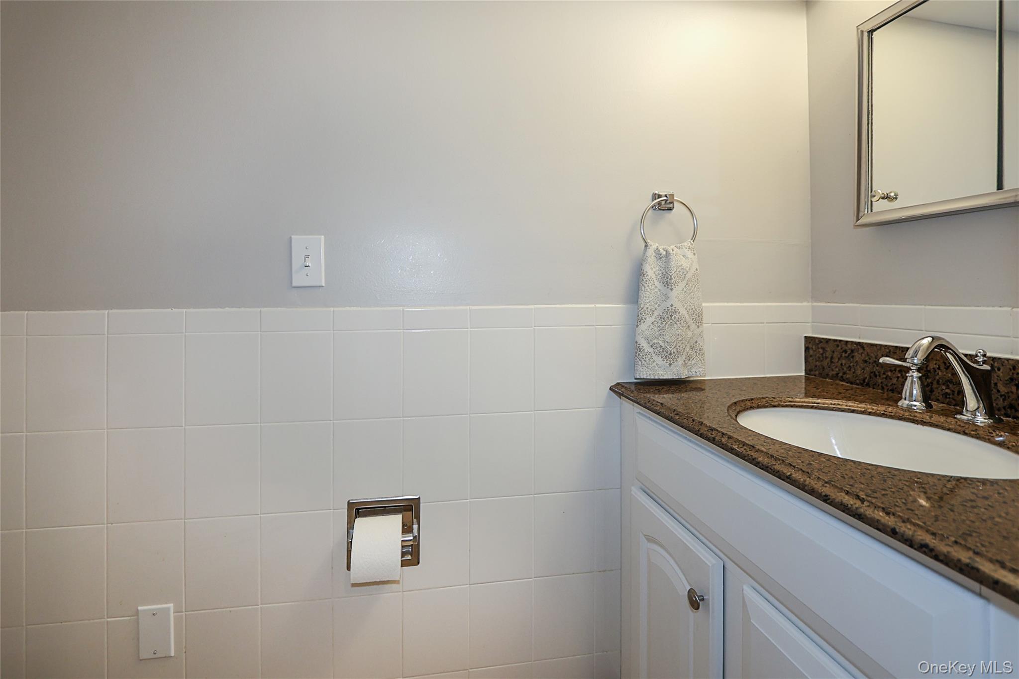 17 2nd Avenue, Locust Valley, NY 11560