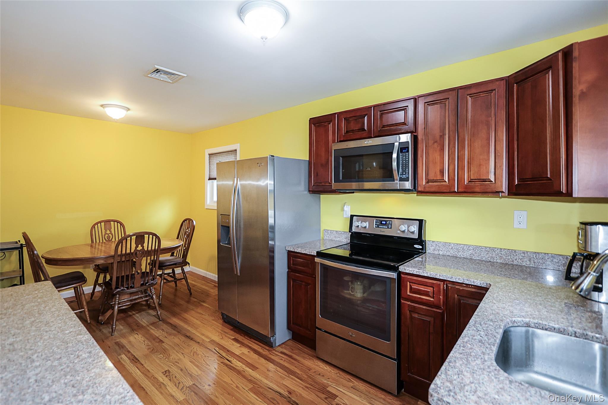 17 2nd Avenue, Locust Valley, NY 11560