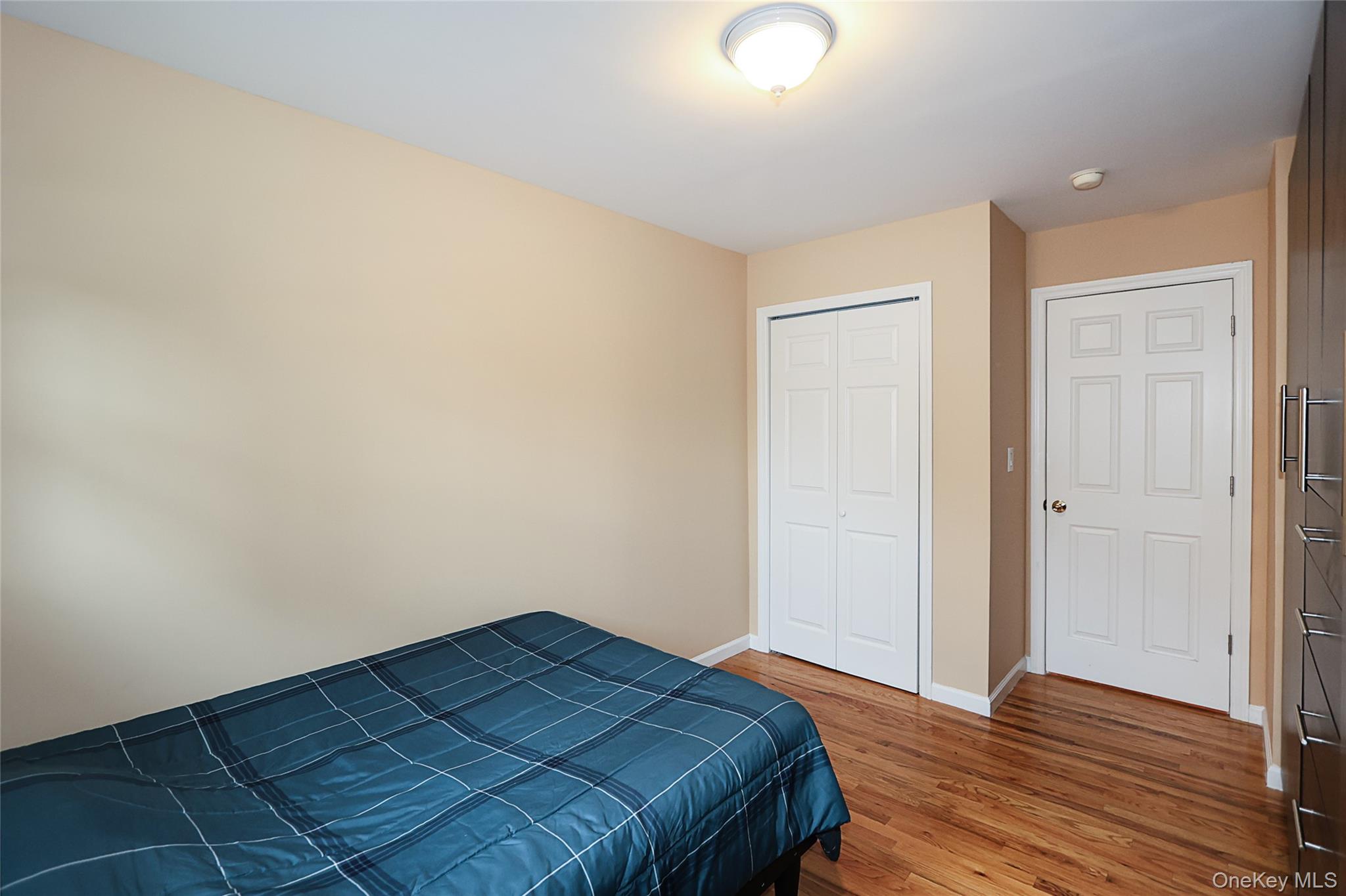 17 2nd Avenue, Locust Valley, NY 11560