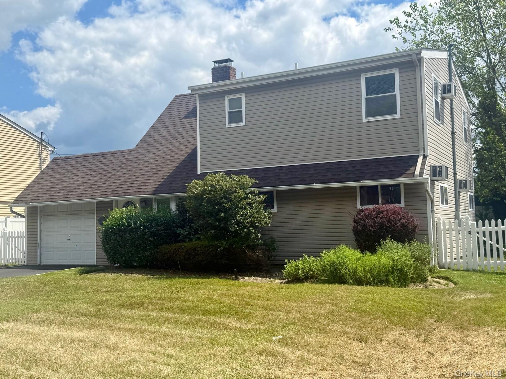 27 Apollo Lane, Hicksville, NY 11801