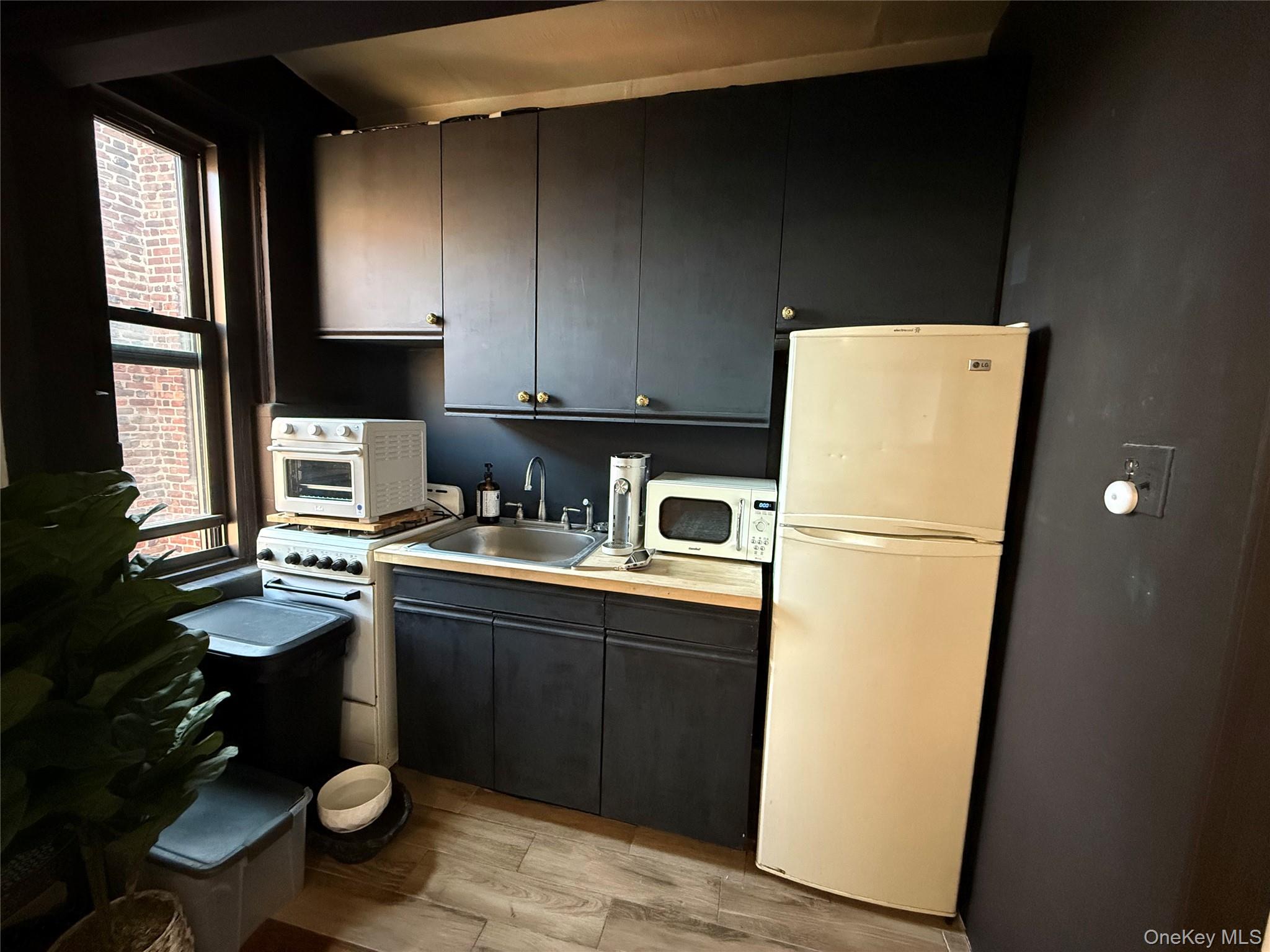 141 Woodmere Boulevard # #6J, Woodmere, NY 11598