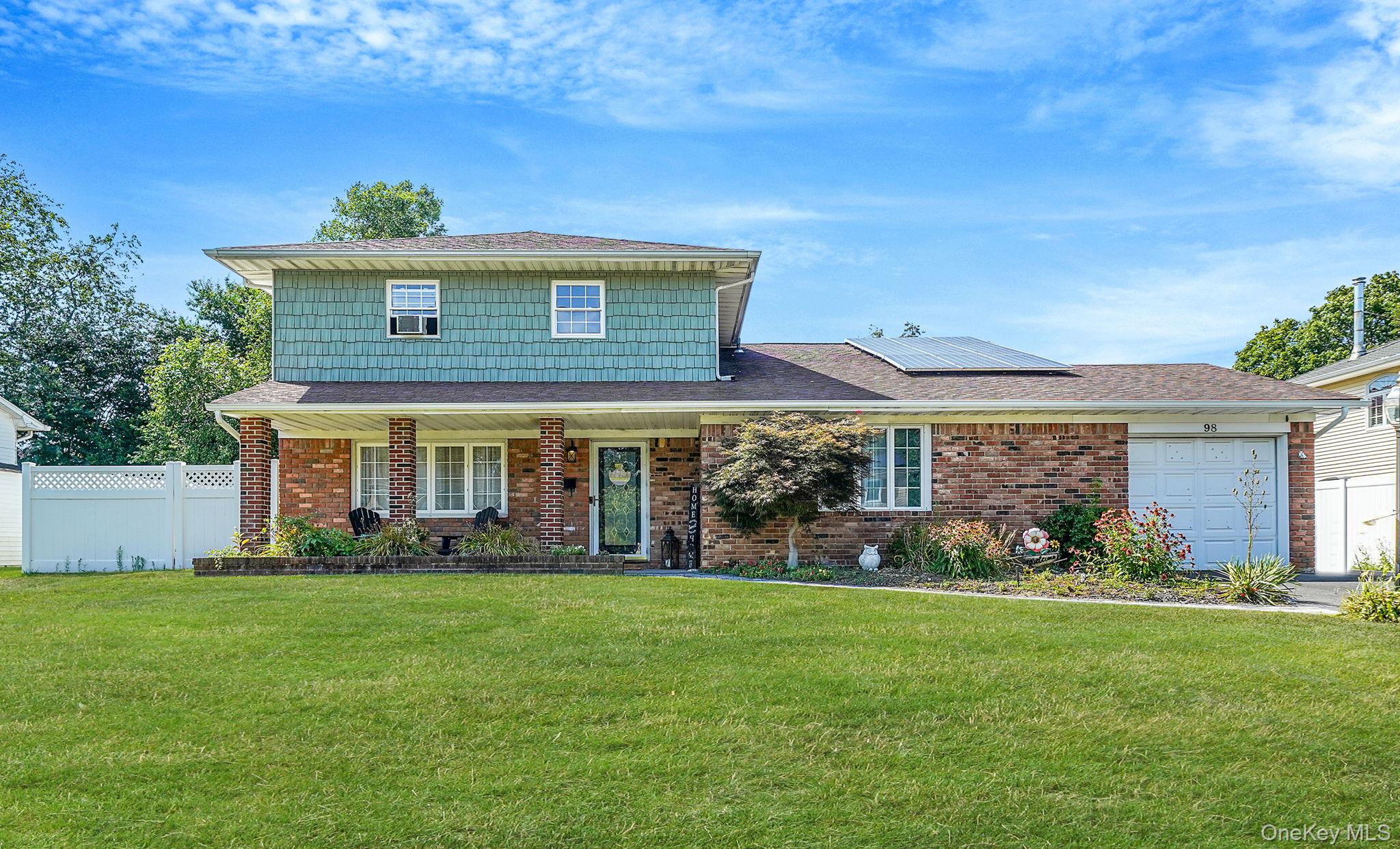 98 Fifty Acre Road S, Smithtown, NY 11787