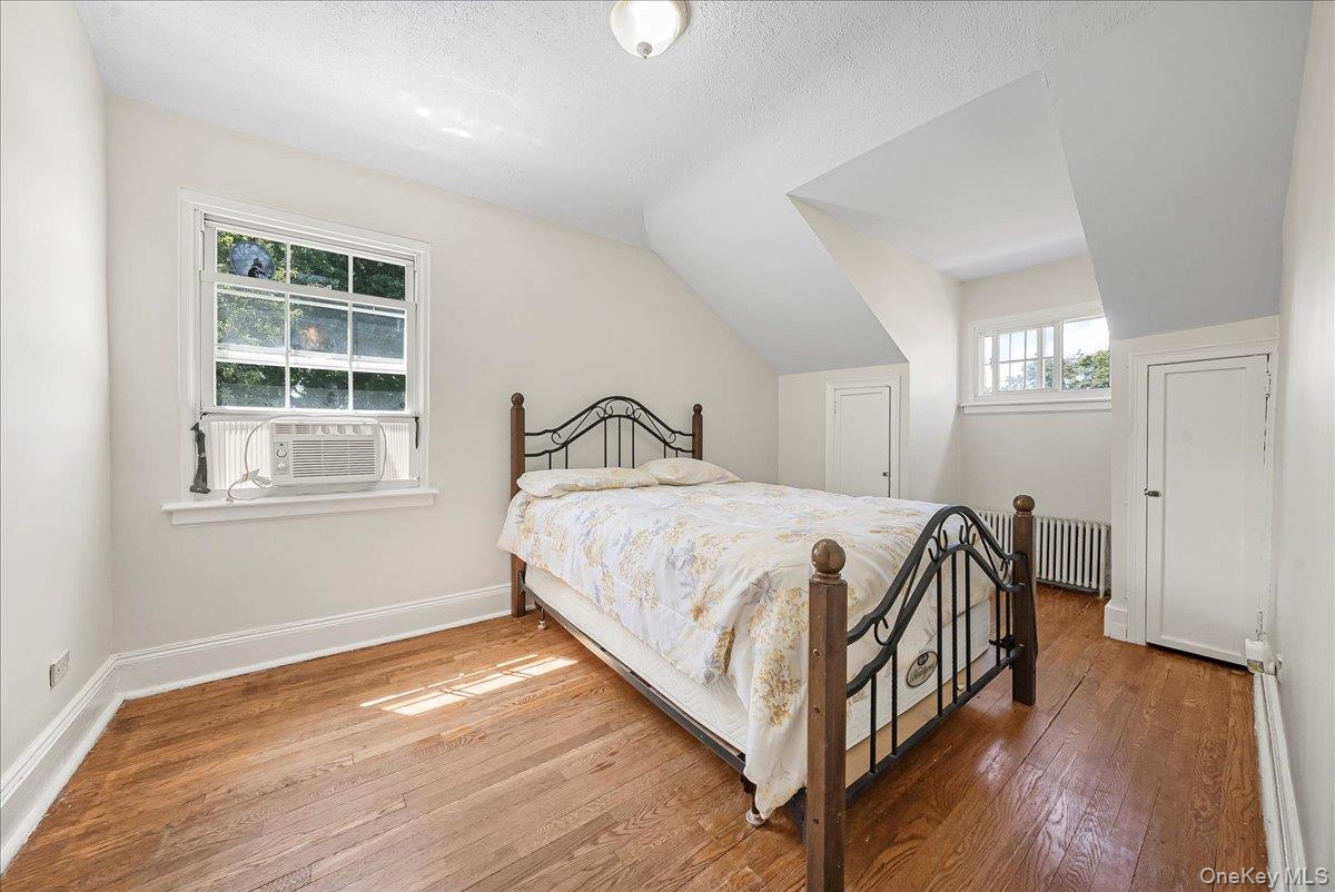 549 Park Avenue, Yonkers, NY 10703