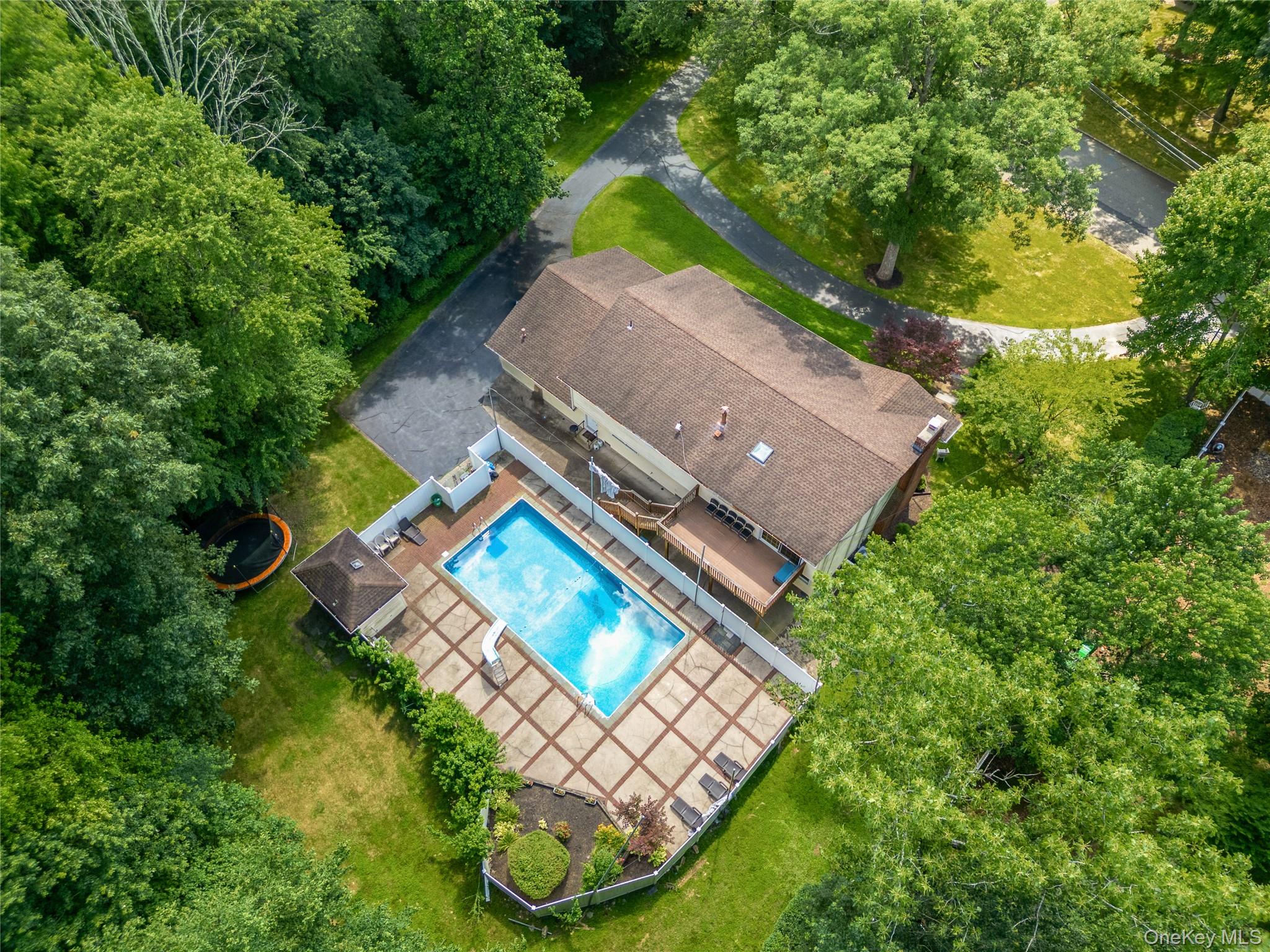 6 Cannan Road, Chestnut Ridge, NY 10952