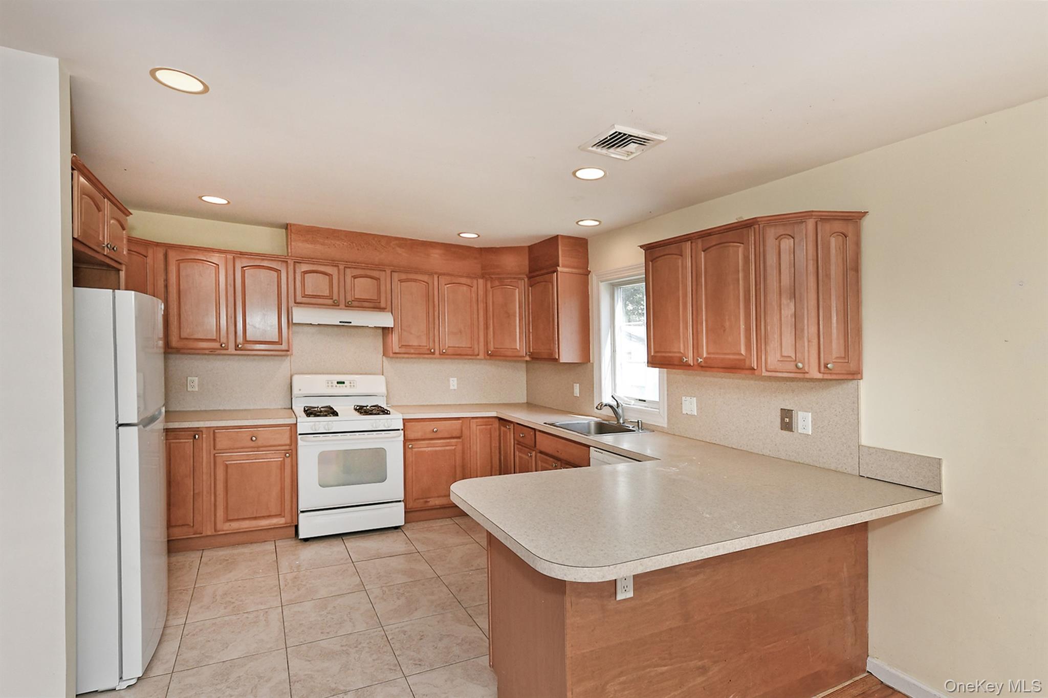 16 Inwood Road # A, Port Washington, NY 11050