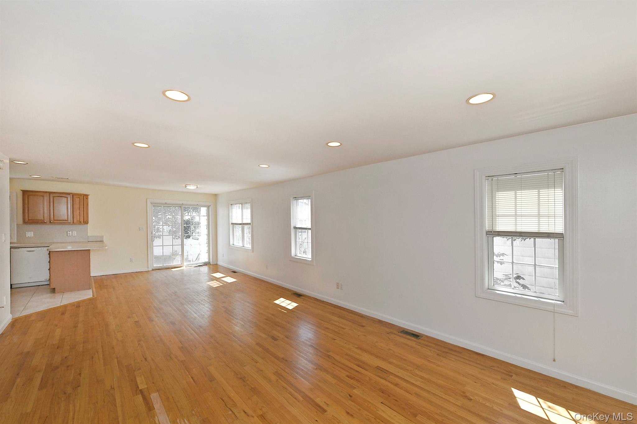 16 Inwood Road # A, Port Washington, NY 11050