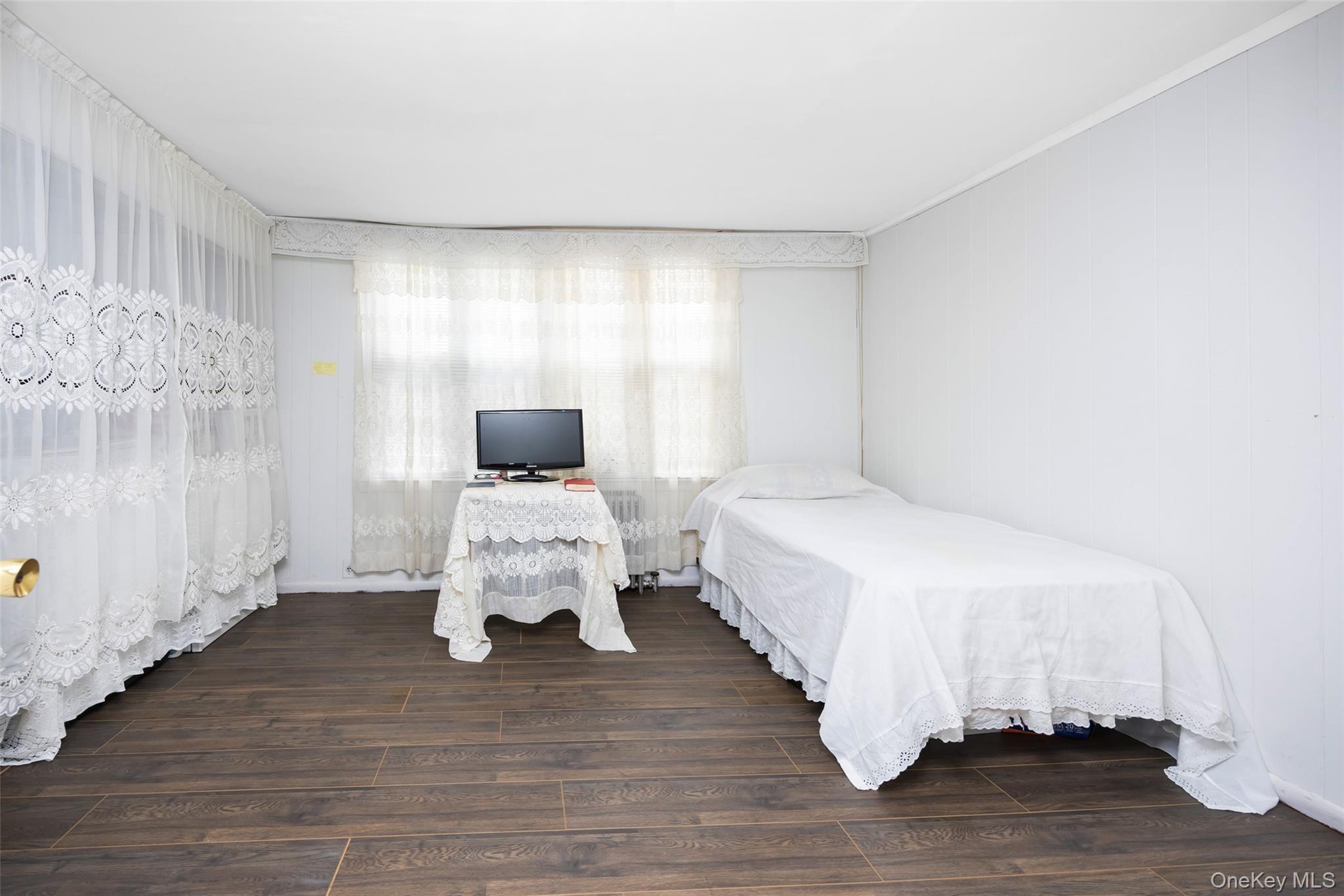 195-12 McLaughlin Avenue, Holliswood, NY 11423