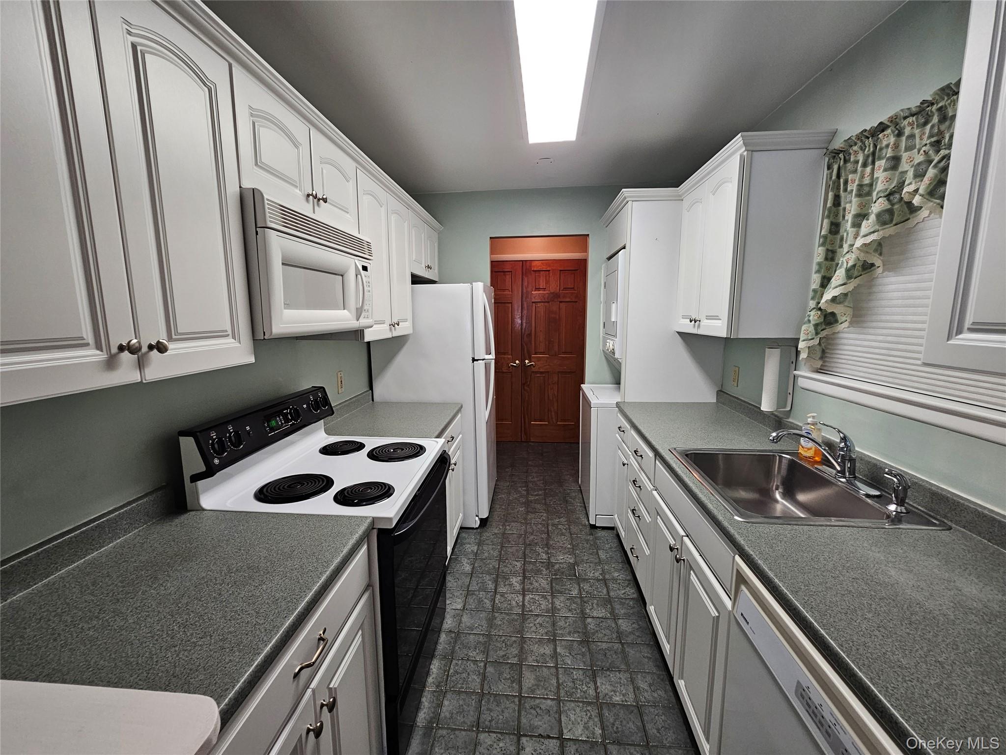 1 LOUDON Drive # 9, Fishkill, NY 12524