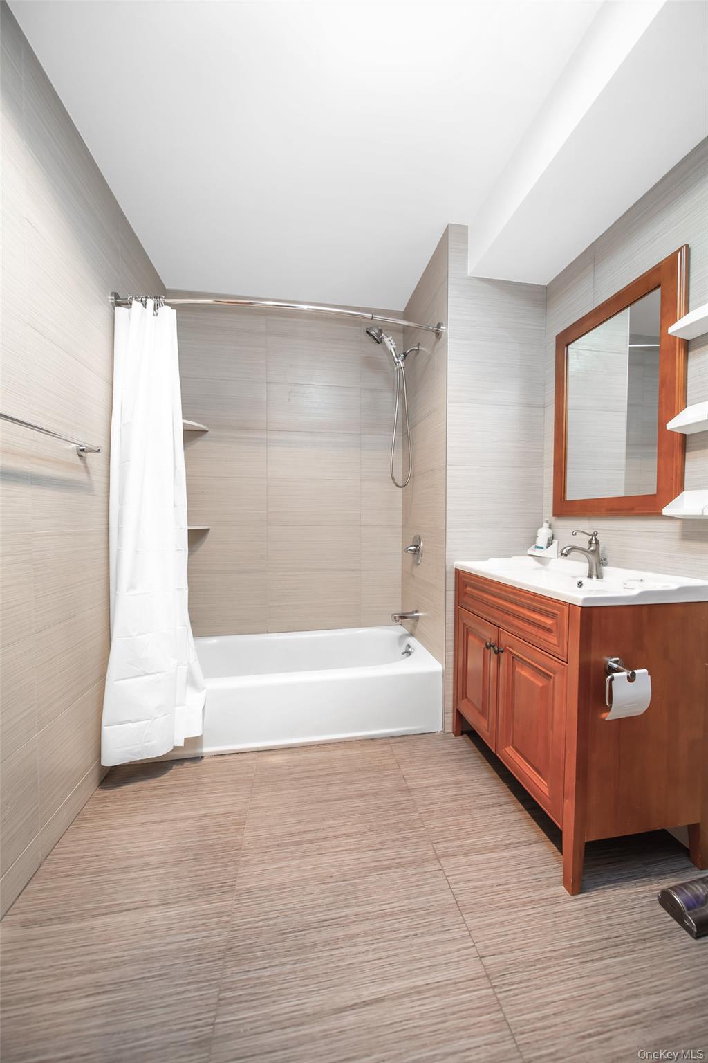 144-69 Barclay Avenue # 7C, Flushing, NY 11355