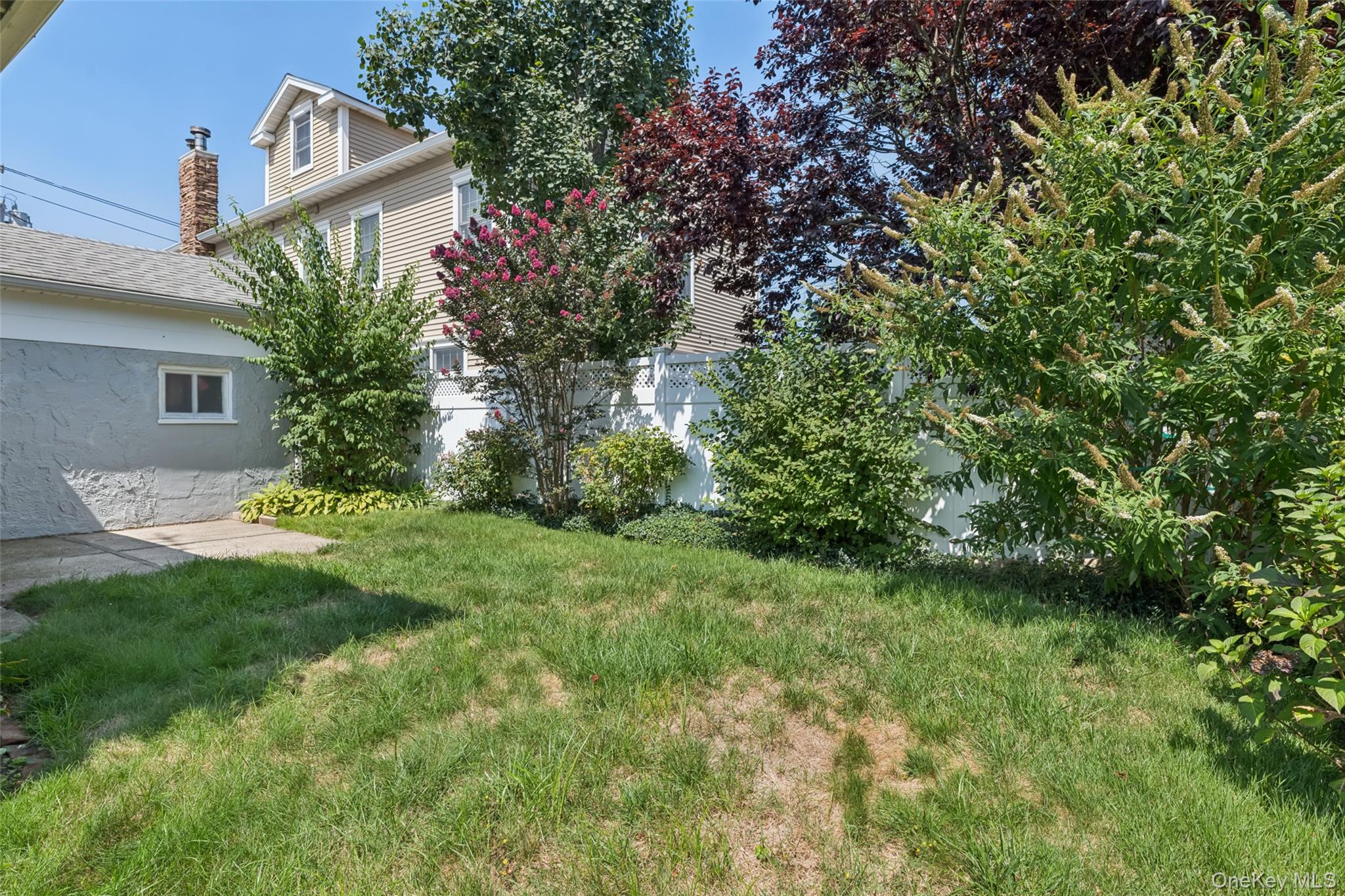 119 Broadmoor Lane, Westbury, NY 11590