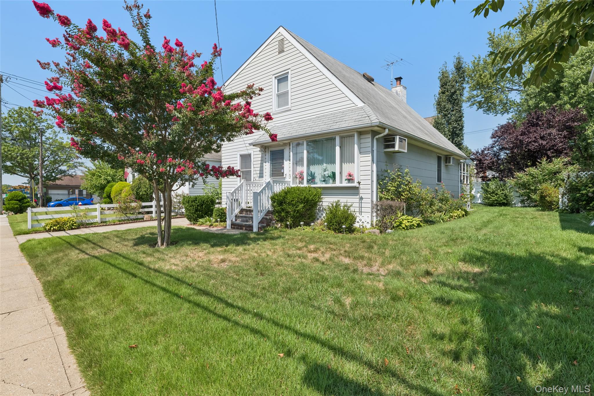 119 Broadmoor Lane, Westbury, NY 11590