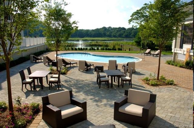 61 Bryant Avenue # 106, Roslyn Harbor, NY 11576