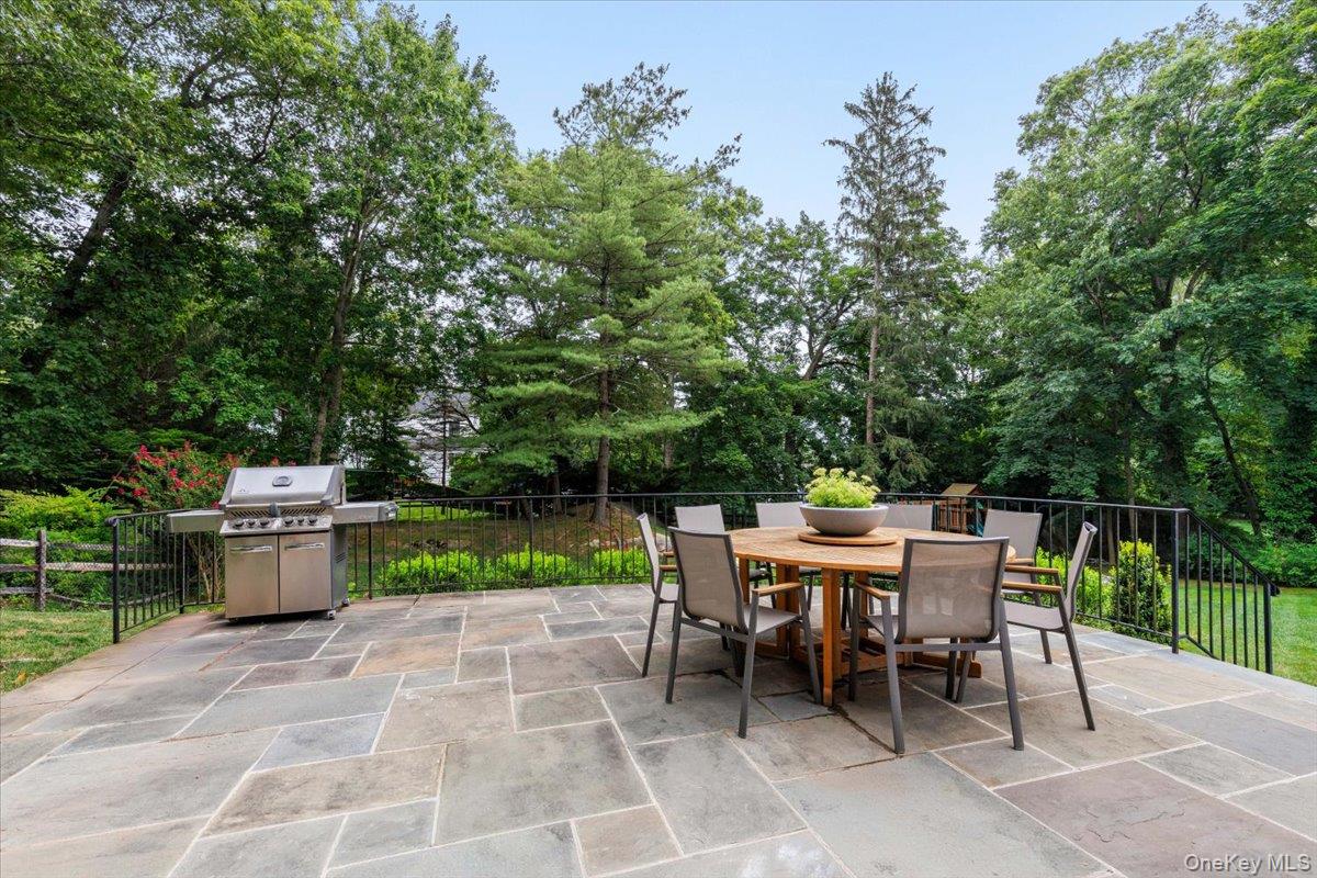 25 Ramapo Trail, Harrison, NY 10528