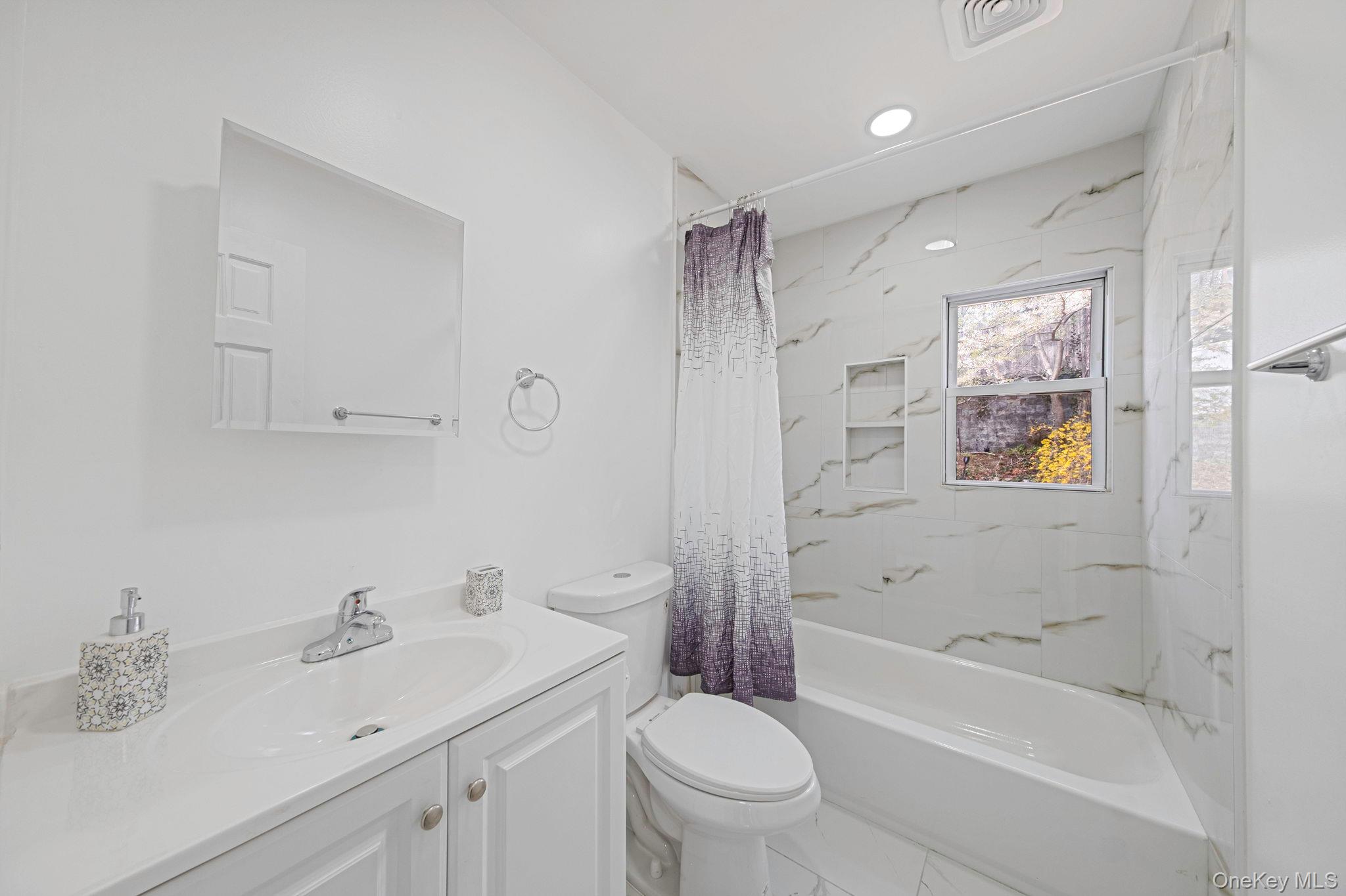 21 Yucca Road, Rocky Point, NY 11778