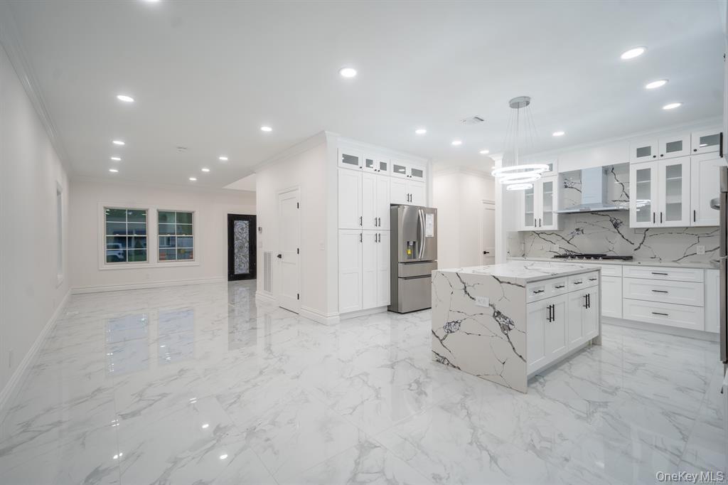 12 Hoover Lane, Bethpage, NY 11714