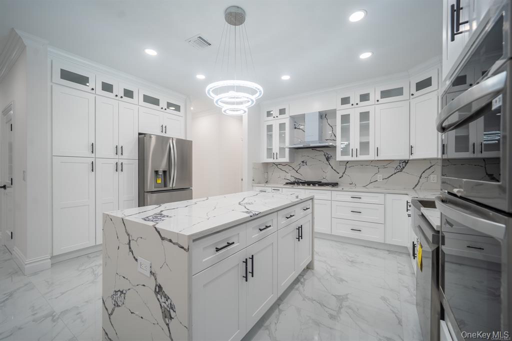 12 Hoover Lane, Bethpage, NY 11714