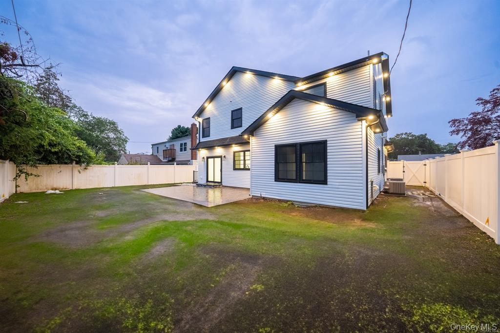 12 Hoover Lane, Bethpage, NY 11714