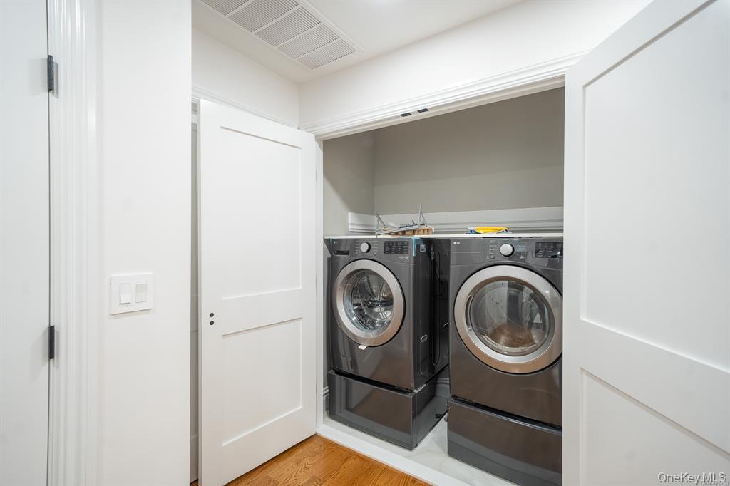 12 Hoover Lane, Bethpage, NY 11714