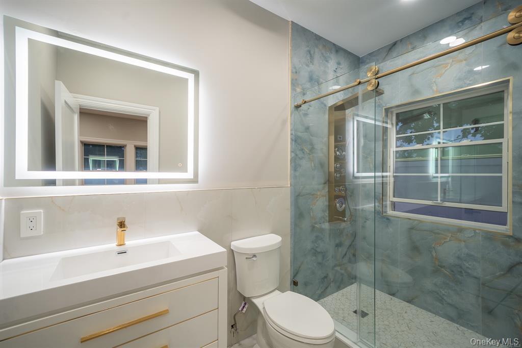 12 Hoover Lane, Bethpage, NY 11714