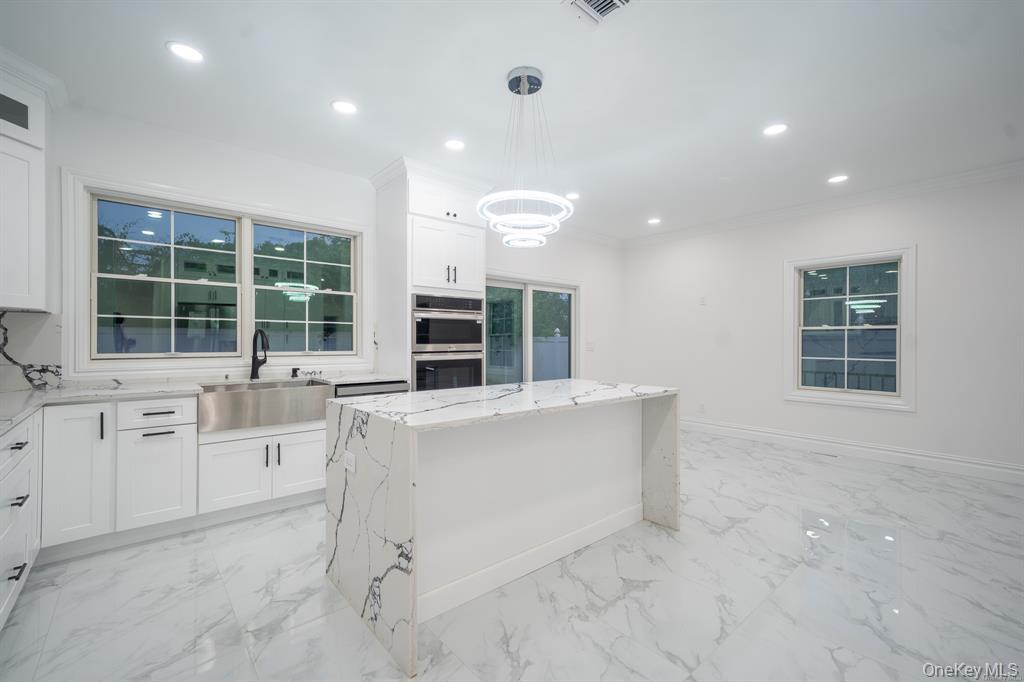 12 Hoover Lane, Bethpage, NY 11714