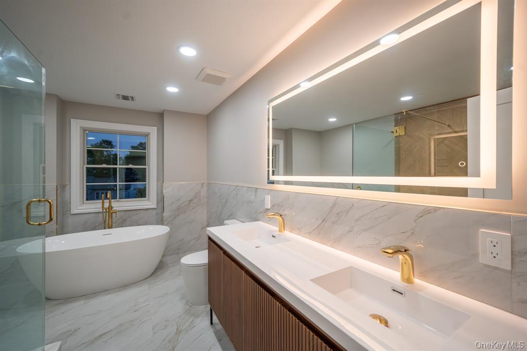 12 Hoover Lane, Bethpage, NY 11714