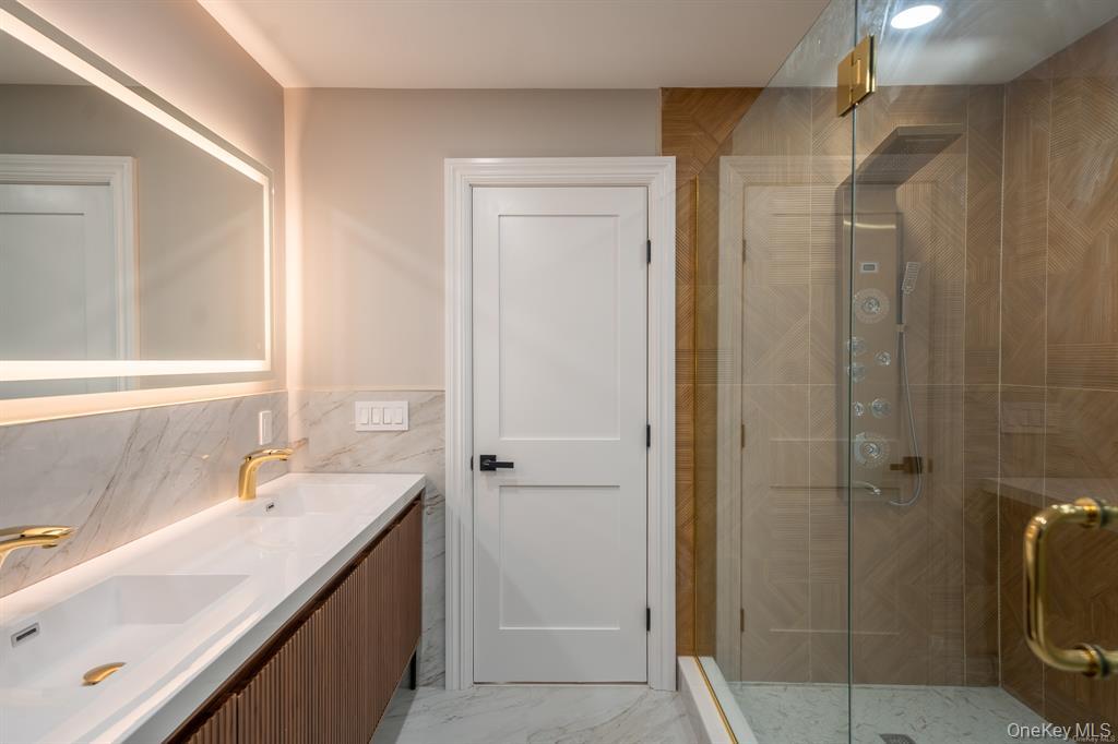 12 Hoover Lane, Bethpage, NY 11714