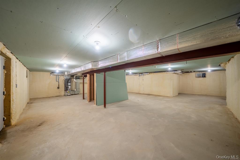 12 Hoover Lane, Bethpage, NY 11714