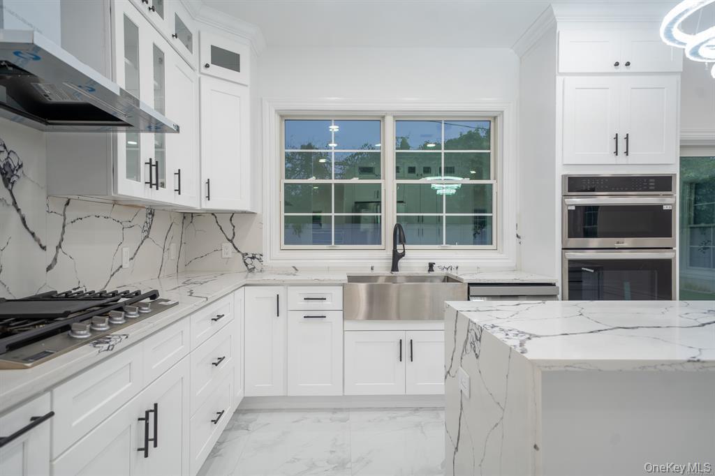 12 Hoover Lane, Bethpage, NY 11714