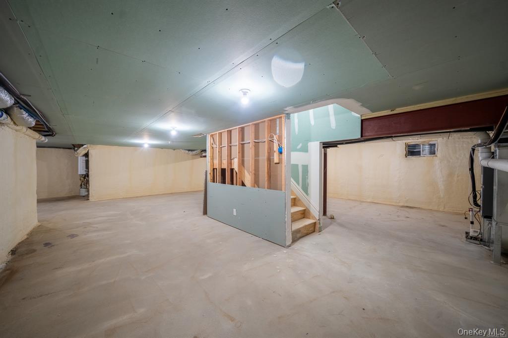 12 Hoover Lane, Bethpage, NY 11714