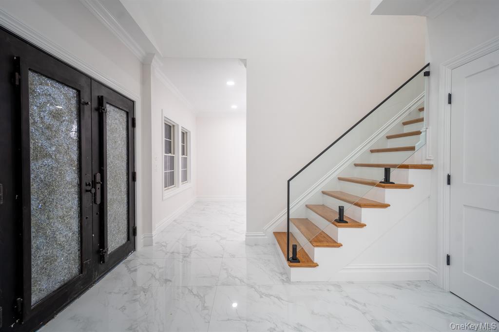 12 Hoover Lane, Bethpage, NY 11714