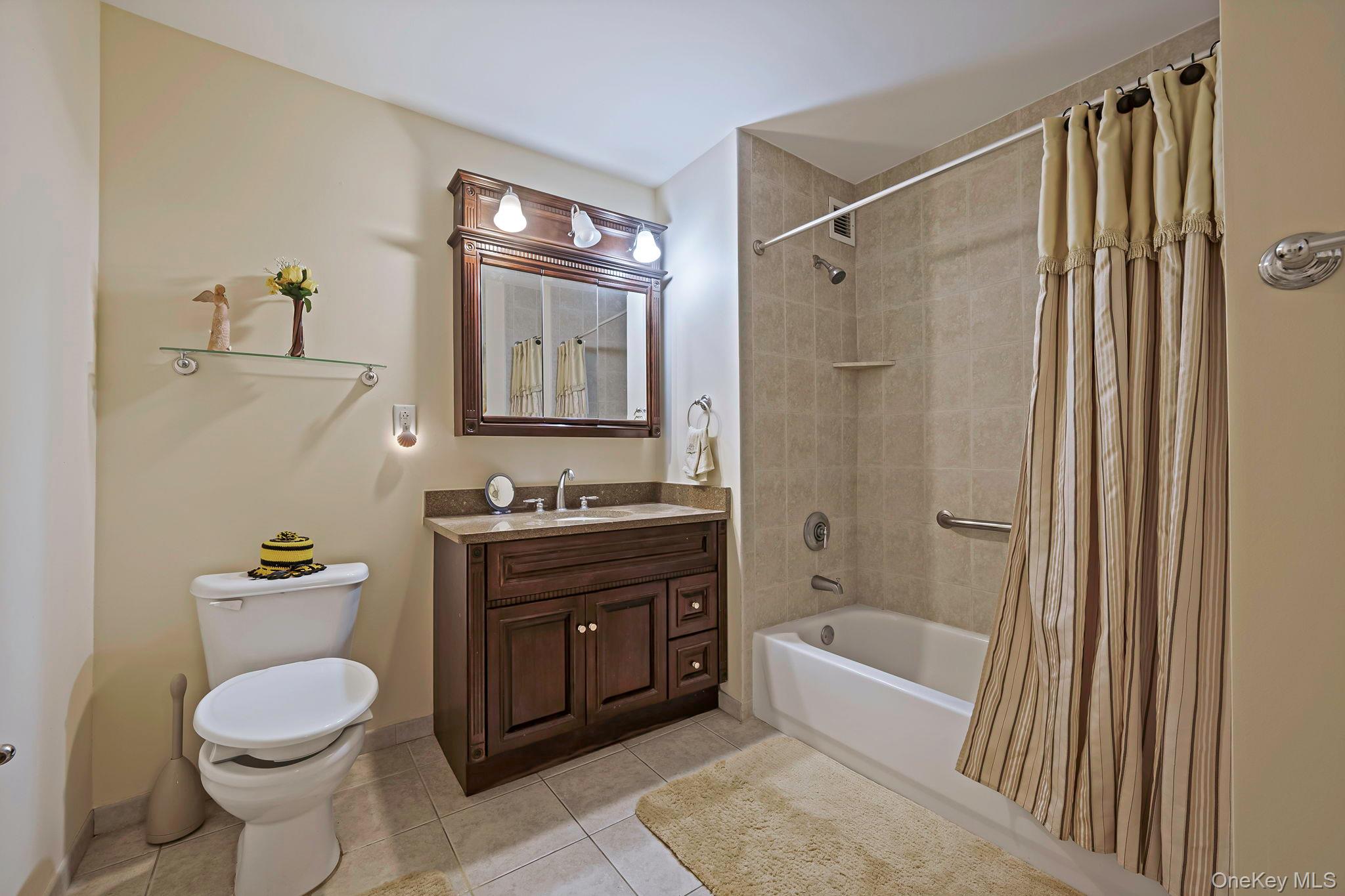 50 Merrick Avenue # 216, East Meadow, NY 11554