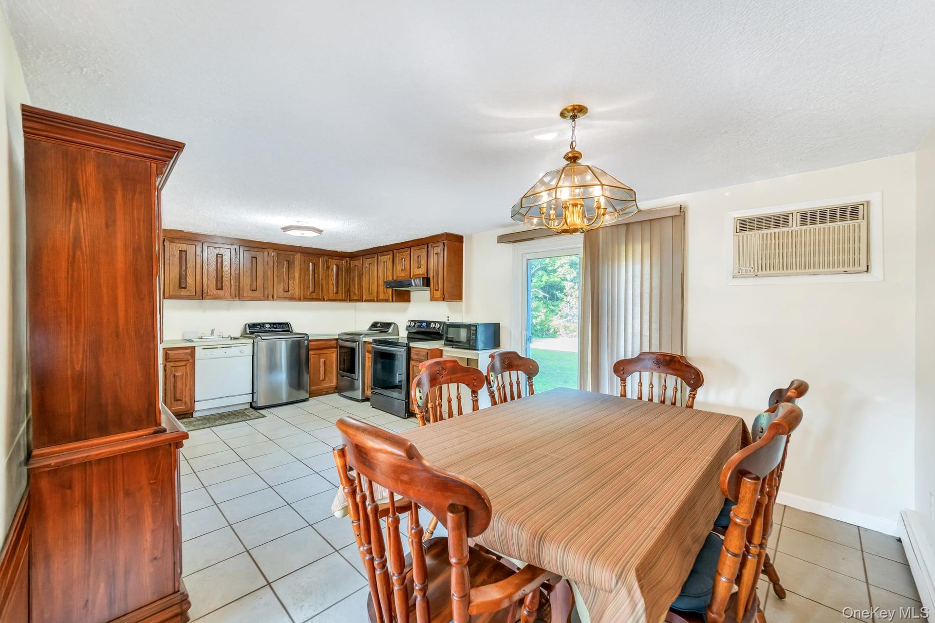 75 White Pine Way, Medford, NY 11763