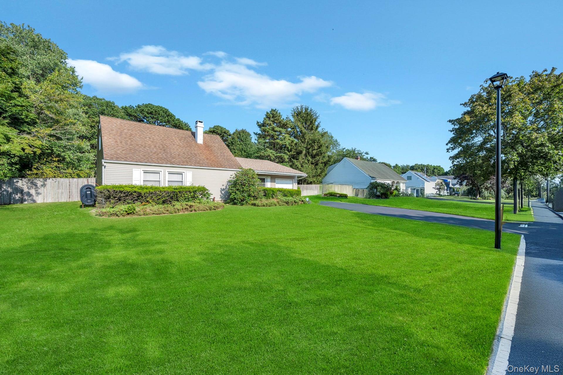 75 White Pine Way, Medford, NY 11763