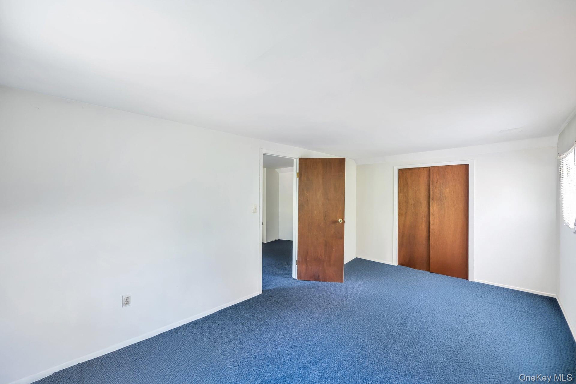 75 White Pine Way, Medford, NY 11763