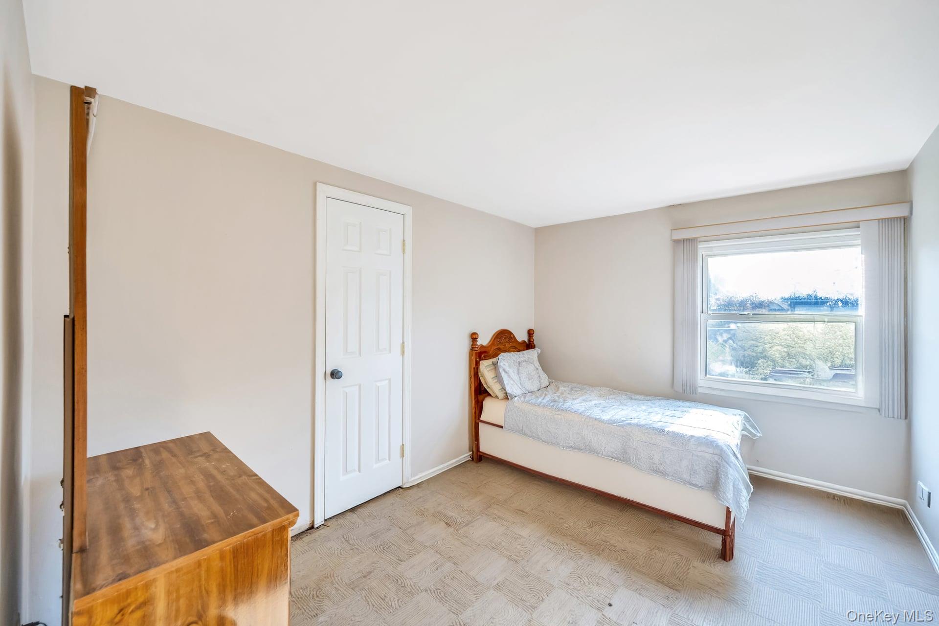 75 White Pine Way, Medford, NY 11763