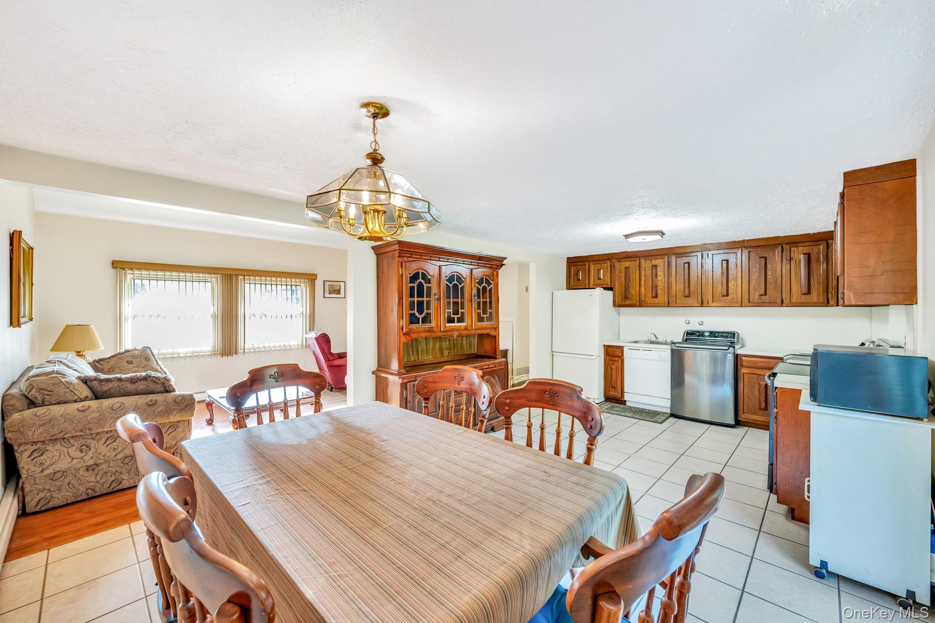 75 White Pine Way, Medford, NY 11763