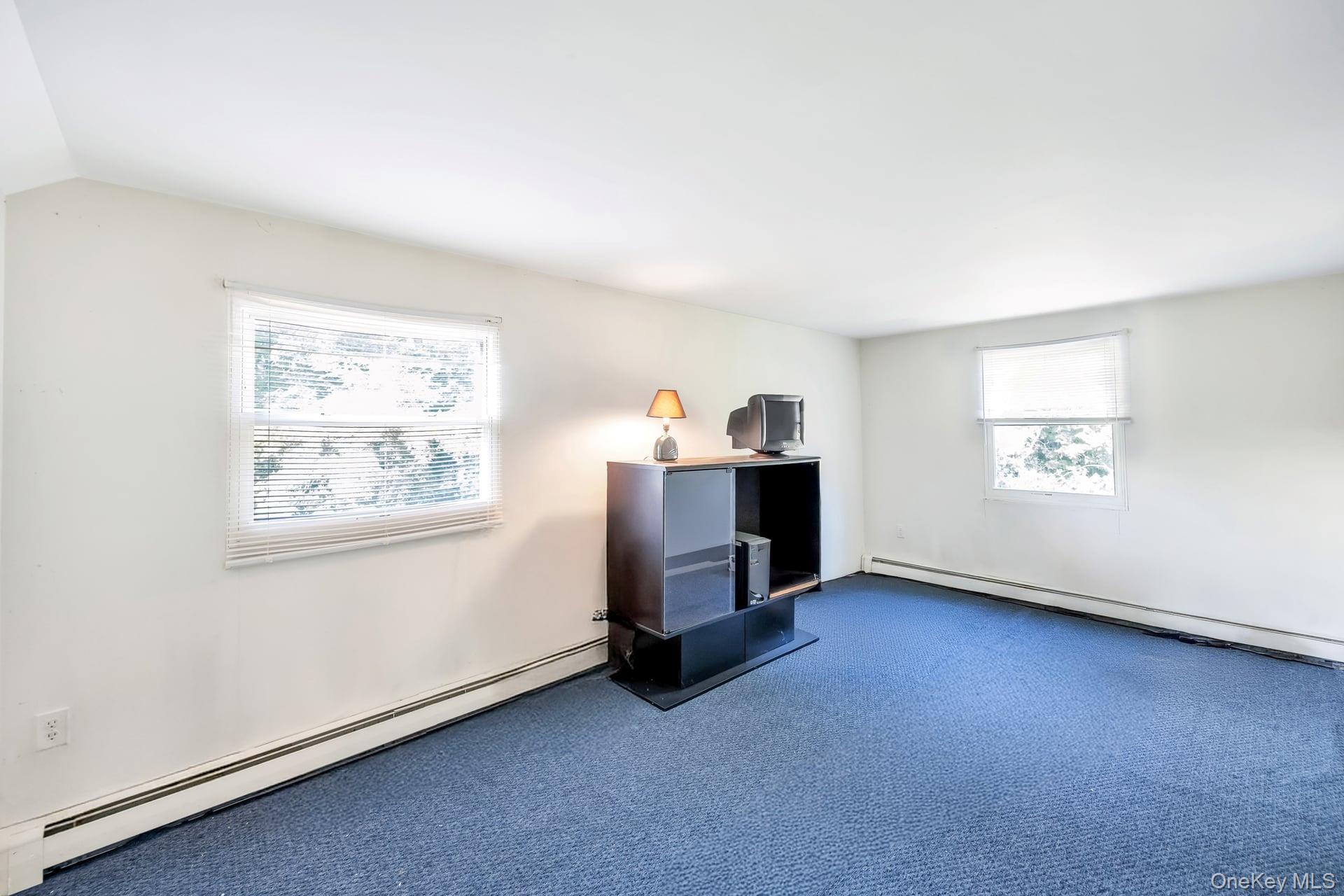 75 White Pine Way, Medford, NY 11763