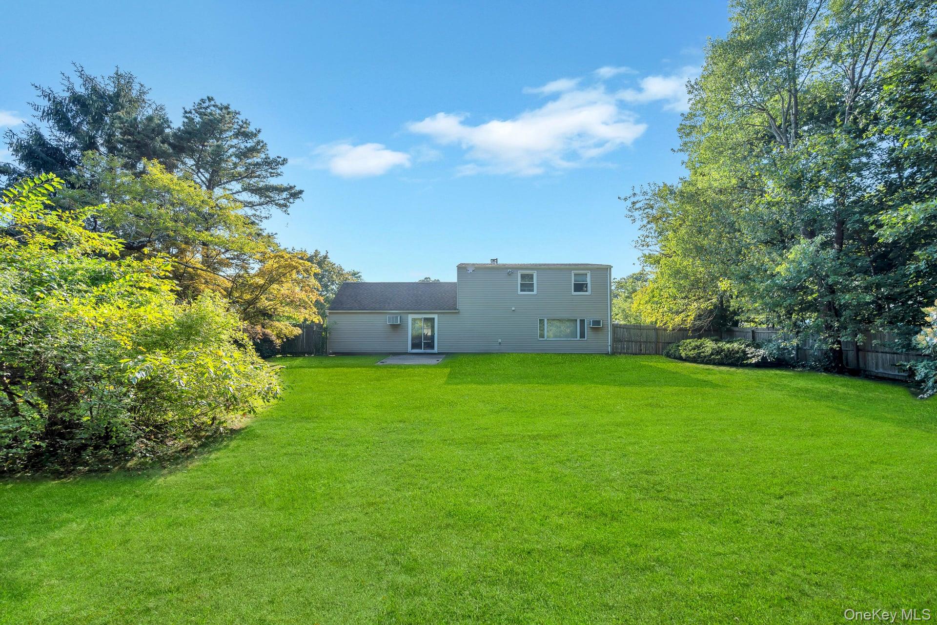 75 White Pine Way, Medford, NY 11763