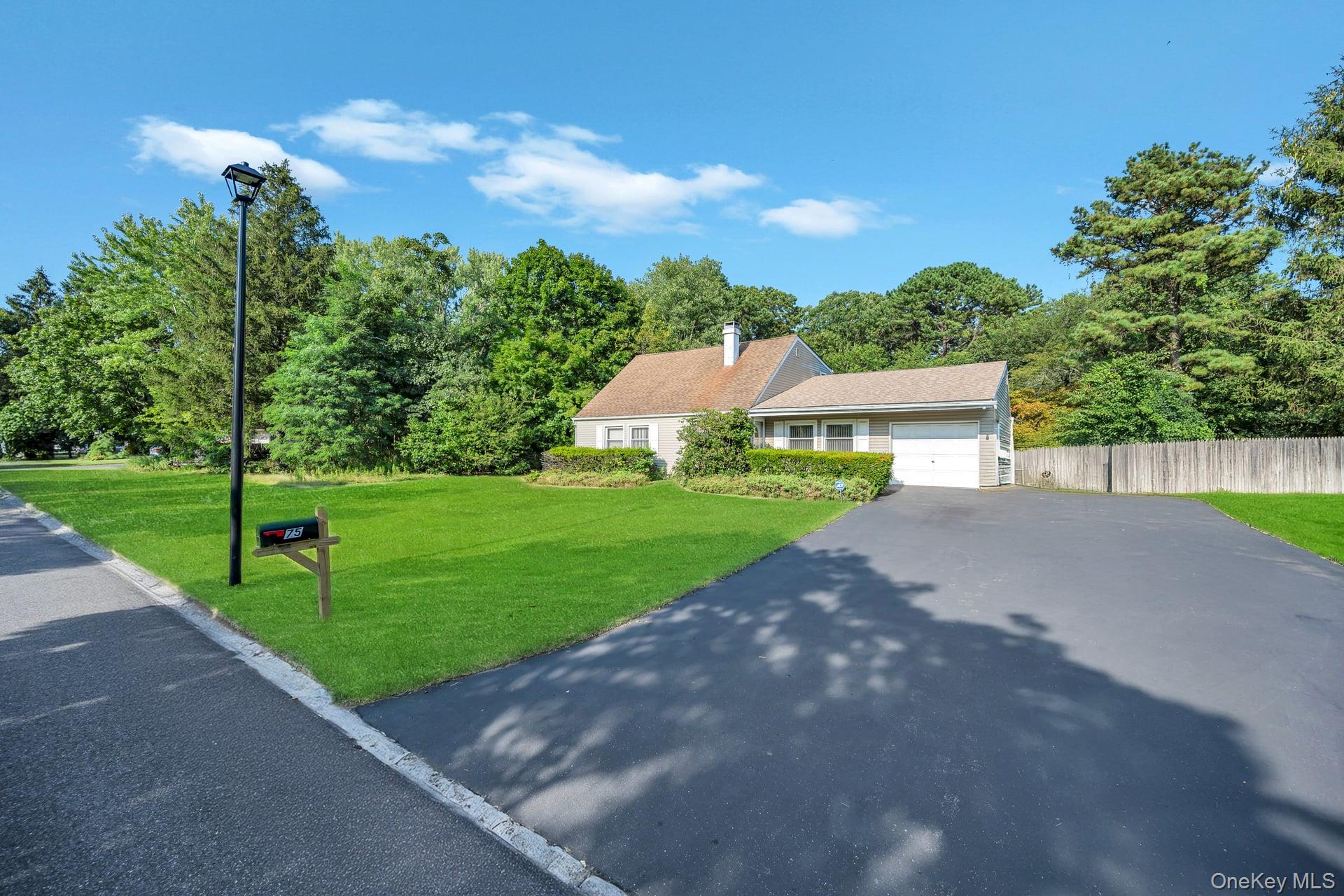 75 White Pine Way, Medford, NY 11763