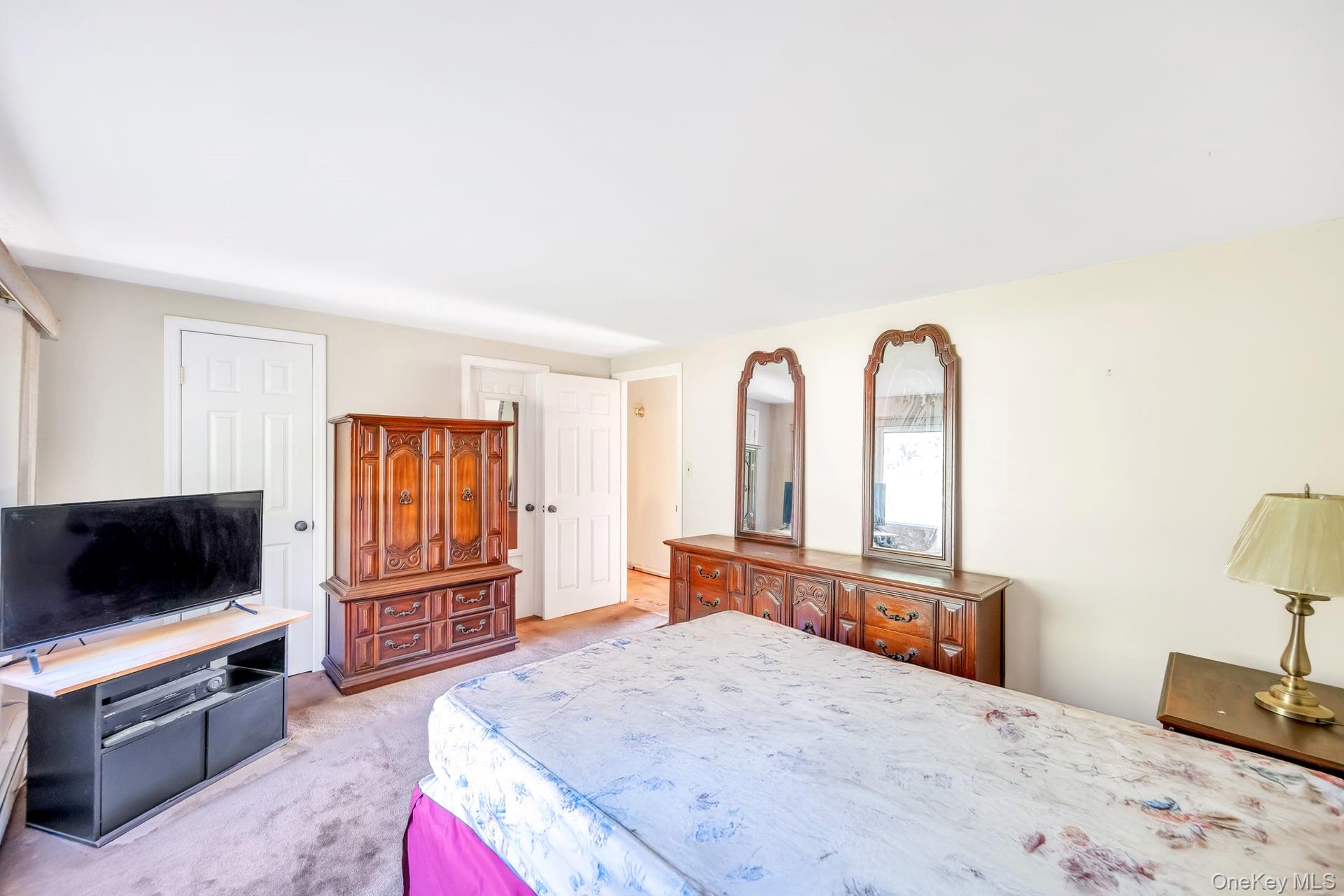 75 White Pine Way, Medford, NY 11763