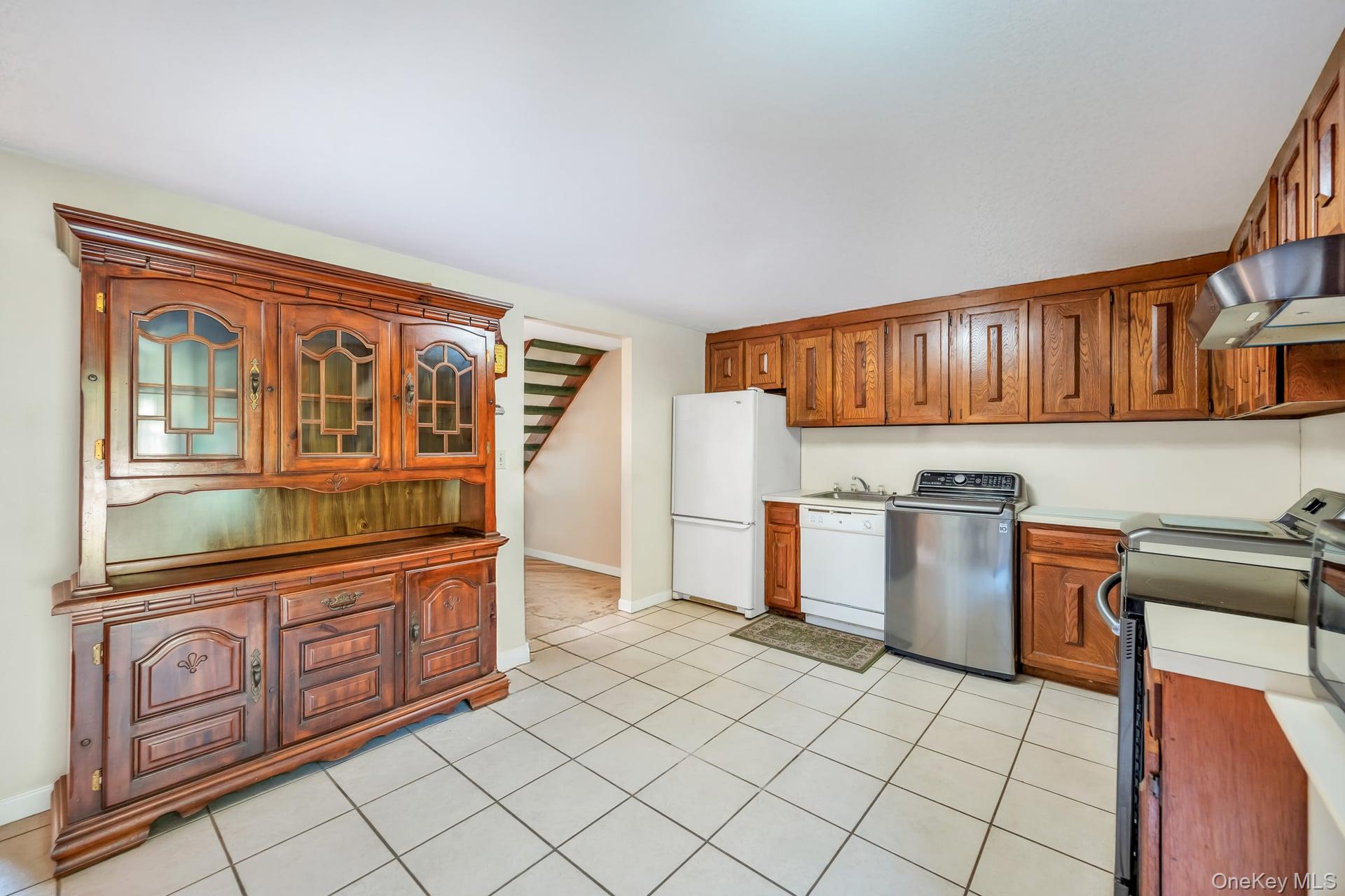 75 White Pine Way, Medford, NY 11763