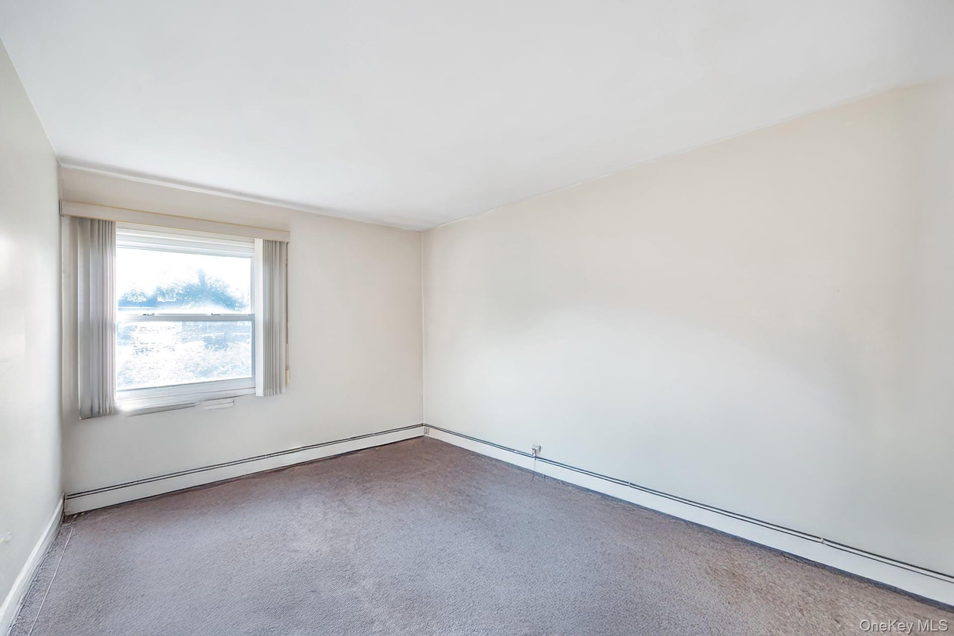 75 White Pine Way, Medford, NY 11763