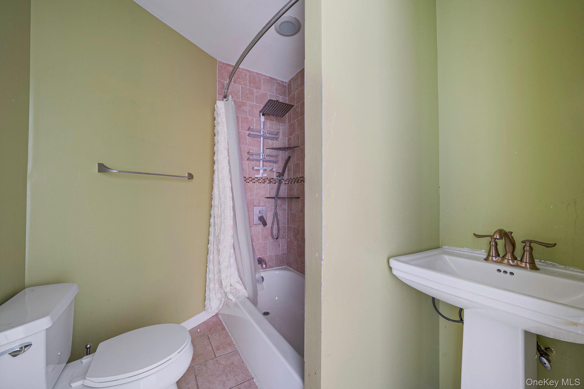 1537 1st Street, West Babylon, NY 11704